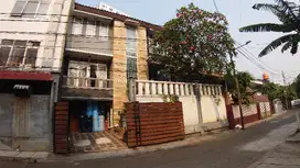 RUMAH BAGUS JL. KARTINI RAYA, JAKARTA PUSAT, DIBAWAH NJOP