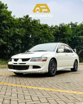 Mitsubishi Lancer Evolution VIII MR GSR 6M/T 2004 [Weightless White]