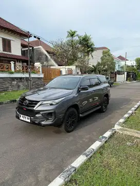 Fortuner 2.4 Vrz TRD 2020