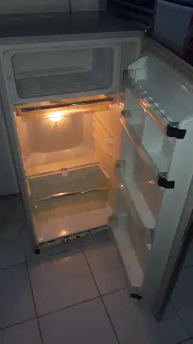Jual kulkas 1pintu merk Polytron minus cuma tidak dingin