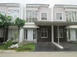 Disewakan rumah di Greenlake city, dengan 5 kamar tidur
