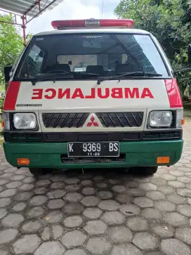 AMBULANCE  MEDIS