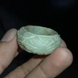 Cincin batu giok ukir motif daun Giok Burma type A 111.70 ct