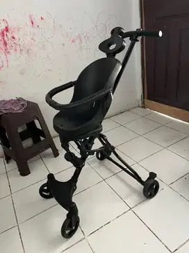 Stroler anak warna hitam