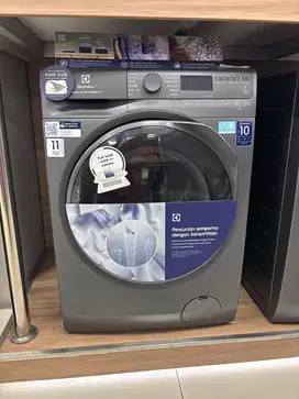 Mesin cuci Elektrolux 11kg bunga 0%