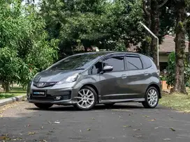CASH TERMURAH JAZZ RS AT 2014 ABU-ABU METALIK JAZZ RS MATIC MOBCARS