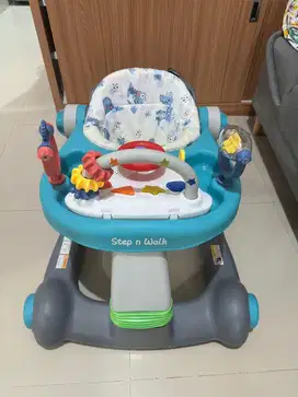 Di jual baby walker baby elle kondisi 95% nego tipis