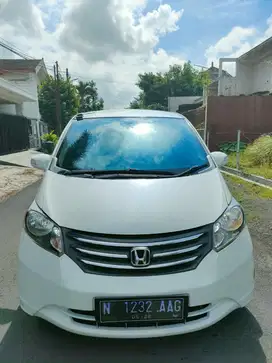Honda freed E PSD 2011