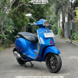 Piaggio Vespa Sprint 150 IGET ABS LED tahun 2019 warna Biru doff VERY