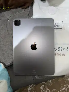 Ipad pro M2 11” 128gb wifi+cell (with magic keyboard)
