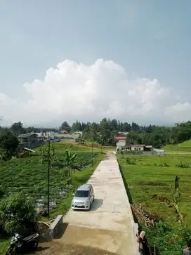 Tanah siap bangun di megamendung Puncak bogor dekat jalan raya