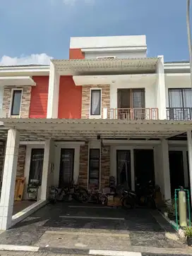 Dijual Rumah Renov 2,5 Lantai di Green Lake City, Cluster Asia