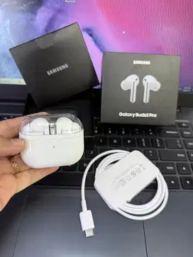 Samsung Buds3 pro like new