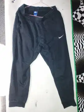 Celana joger Nike LP besar