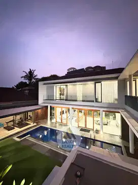 JUAL RUMAH SUPER LUX MODERN MINIMALIS KOLAM RENANG DI SAYAP PASTEUR