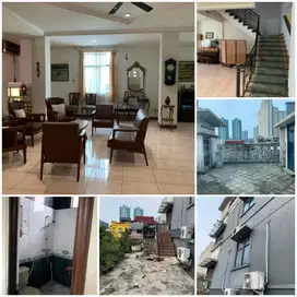 Rumah 4,5 lantai hook di jalan keamanan gajah Mada jakarta barat
