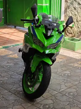 ZX25RR 40th Anniversary ABS QS TFT Tipe Tertinggi dan terbatas