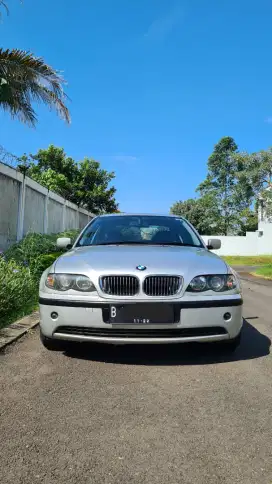 BMW E46 318i 2002 – Titan Silver on Black | Collector Item