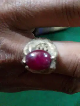 Cincin batu rubi