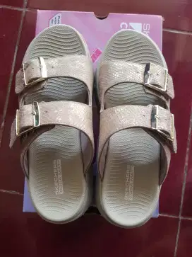 Skechers Max Cushioning Gold