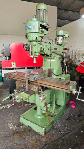 Mesin milling NANTONG 250 X 1270 mm