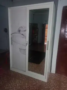 Lemari baju cermin
