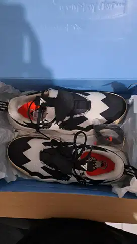 Sepatu Basket Adidas Trae Young 1 Black and White limited edition