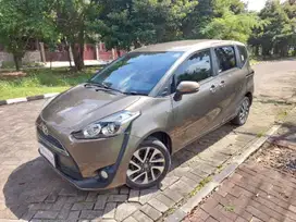 DP MURAH Toyota Sienta 1.5 V Bensin-MT 2017 COKLAT JD