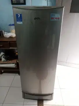 kulkas 1 pintu merk aqua siap pake