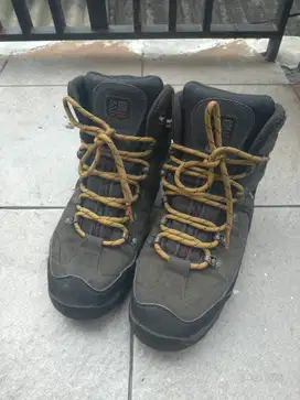 Sepatu gunung karrimor ukuran 41 original