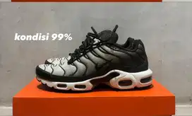 90% kondisi , warna hitam , NIKE TN PRIA!