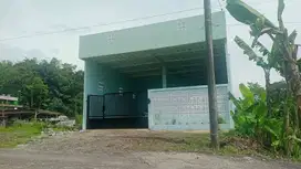 RUMAH 2 LANTAI 2 KT PLUS KOLAM BELAKANG RUMAH DI BELAKANG BALAI KOTA