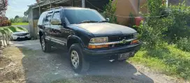 Opel Blazer Montera Tahun 2000
