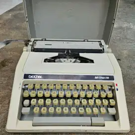 Mesin Ketik Vintage Brother M1750TR Klasik