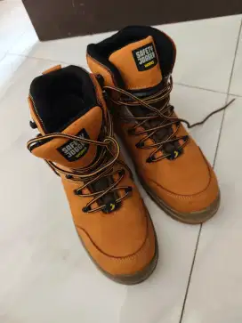 Sepatu safety Jogger size 44 warna coklat ULTIMA Like New ISTIMEWA
