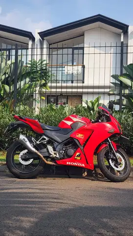 Honda CBR 150 warna Merah
