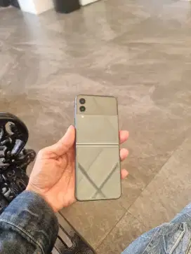 Samsung z glip 3 5g 8/256 mines dikita