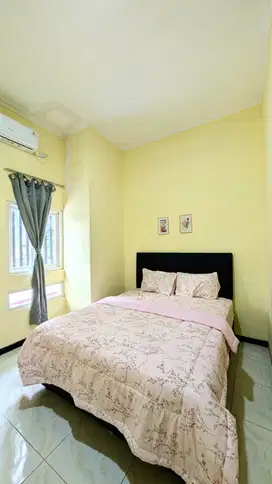 RESEPSIONIS & HOUSEKEEPING GUESTHOUSE