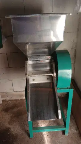 Mesin Pemecah Kedelai dan Pemisah Kulit Ari Kedelai
