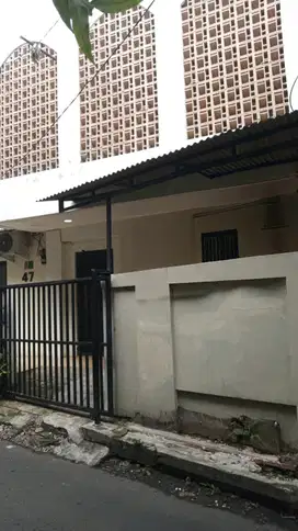 DIJUAL KOSAN BANGUNAN BARU 2,5 LANTAI, 18 KAMAR FULL TERISI