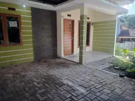 Disewakan rumah tinggal nyaman dan asri.