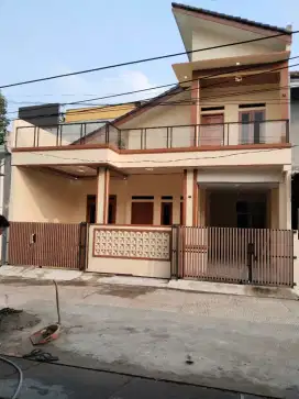 Dijual rumah bangunan baru tingkat mewah LT 258 LB 316di taman Galaxy