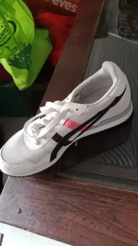Sepatu Asics Running