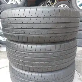 Ban Mobil 225 55 R19 Yokohama BluEarth XT AE61