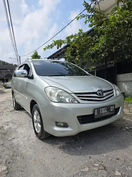 Kondisi Istimewa ~km rendah.Toyota Kijang Innova 2011 Bensin
