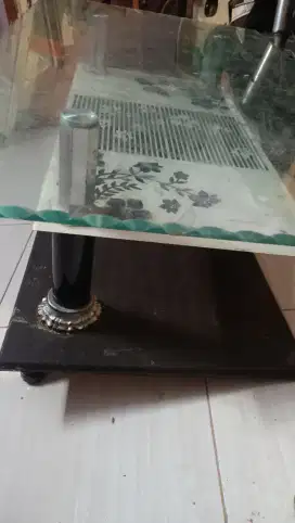 Meja kaca rusak Gratis