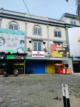 Disewakan Ruko Boulevard 3½ Lantai di Galaxy Bekasi