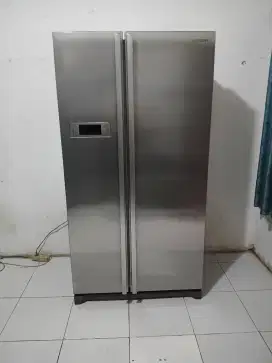 Dijual kulkas side by side samsung