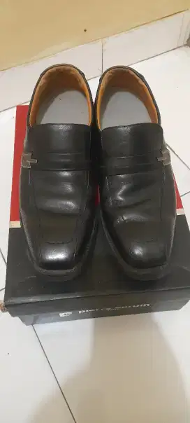 Jual sepasang sepatu pria pierre cardin kulit asli warna hitam