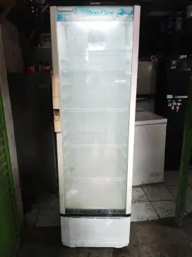 Showcase Polytron  Ukuran Jumbo Kondisi Normal Dingin  Siap Paakai